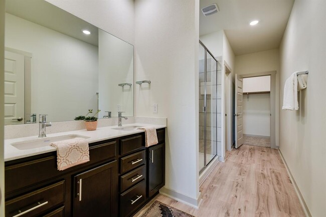 Building Photo - 7400 Daves Landing Dr