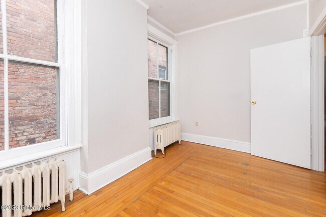 Building Photo - 338 Madison Ave