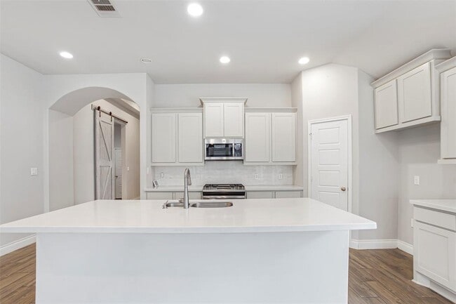 Building Photo - 204 Magdalene Way