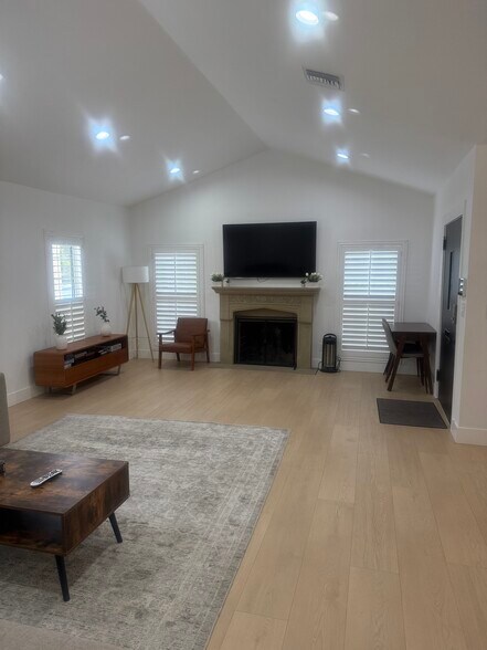 Building Photo - 2054 Fremont Ave