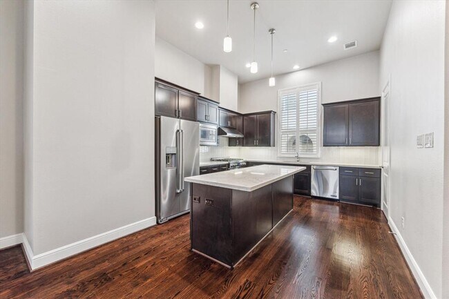 Building Photo - 4013 Lillian St