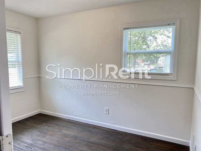 Building Photo - FULLY RENOVATED 3 / 2 Home - Available Now...