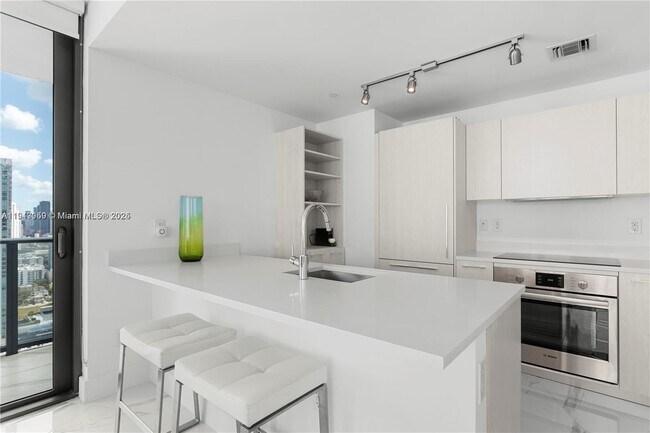 Building Photo - 501 NE 31st St