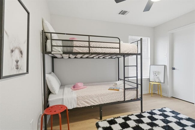 Building Photo - 1708 E 17th St