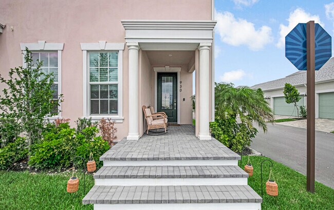 Building Photo - 930 SW Pr Ave