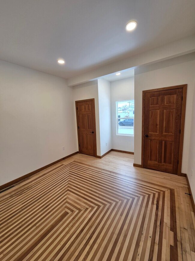 Building Photo - 2904 Parkridge Ave