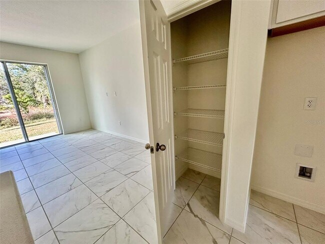 Building Photo - 2534 Longworthy Rd