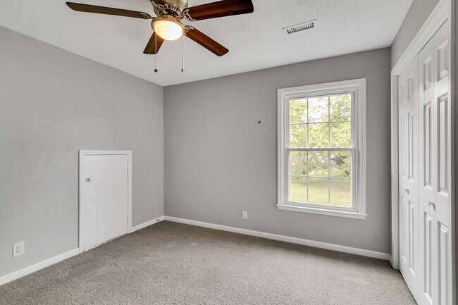 Building Photo - 900 Cimarron Ct