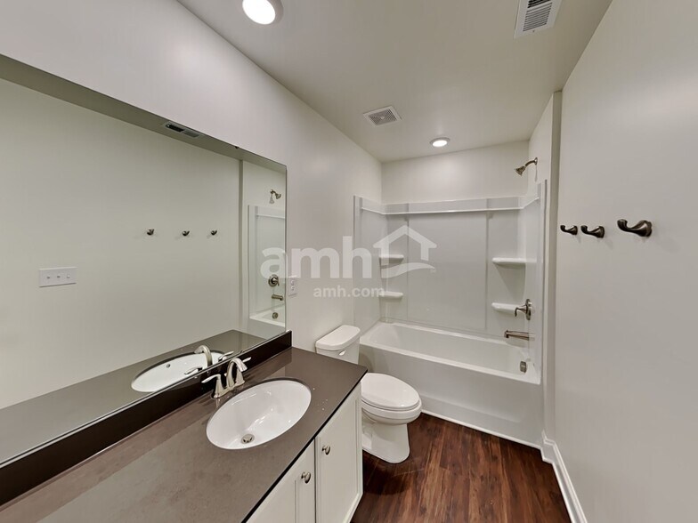 Building Photo - 572 Rivermist Dr