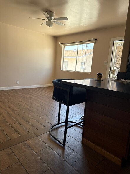 Building Photo - 525 E Hyde Park Blvd