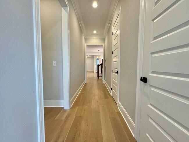 Building Photo - 3 bedroom home with 3.5 bathrooms and 2 Car Garage