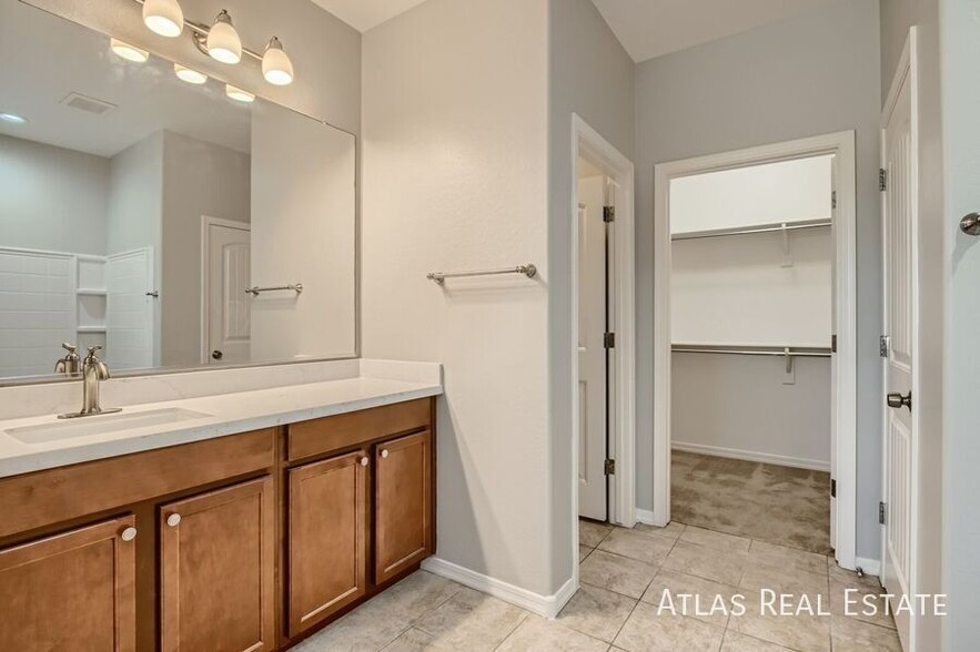 Building Photo - 970 W Deoni Trail