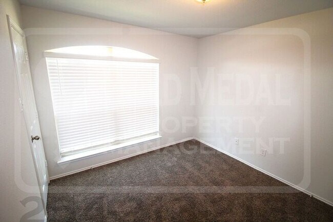 Building Photo - 1003 Torino St