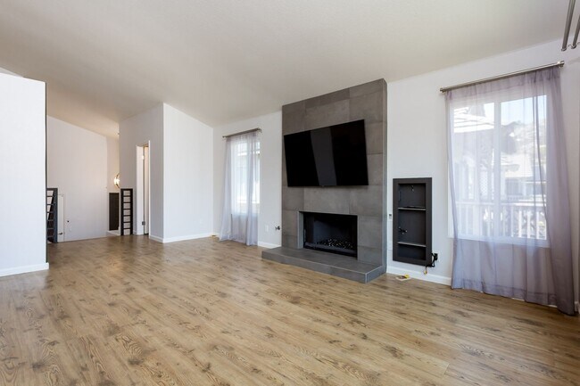 Building Photo - Modern Home in West Village of Singing Hills