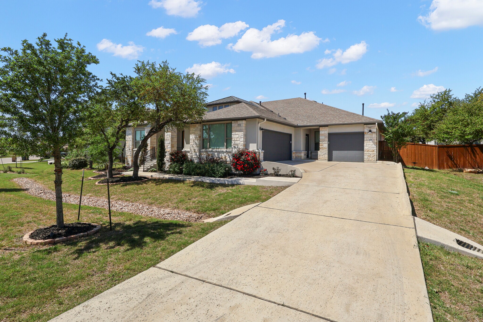 Building Photo - 299 Peakside Cir
