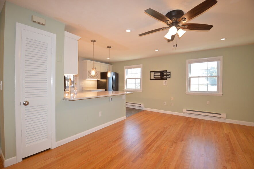 Building Photo - 18 Austin Ct