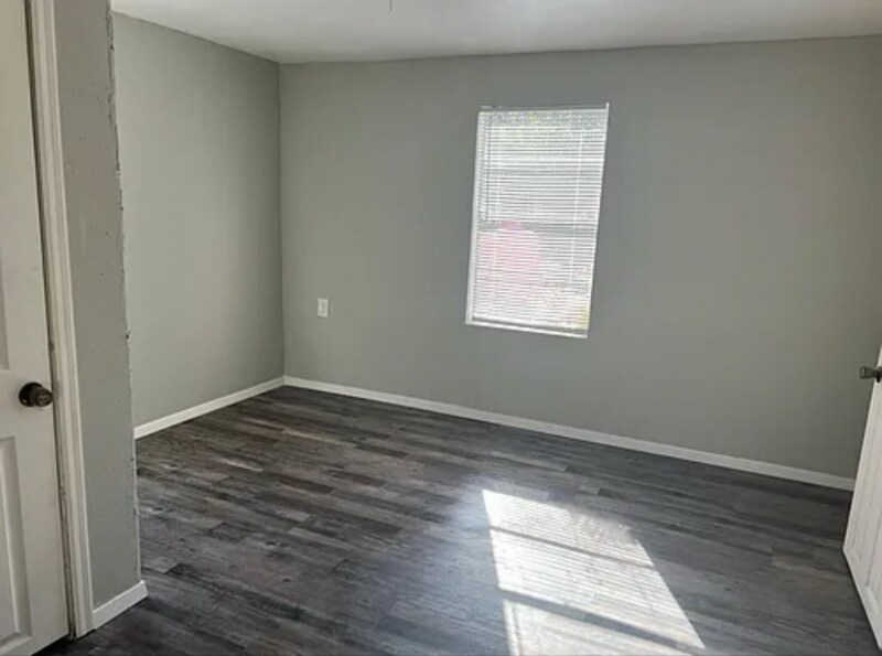 Building Photo - 2738 Spring St