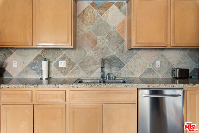 Building Photo - 4320 Tradewinds Dr