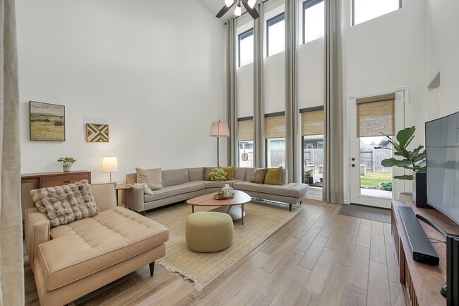 Building Photo - 647 Sand Branch Dr