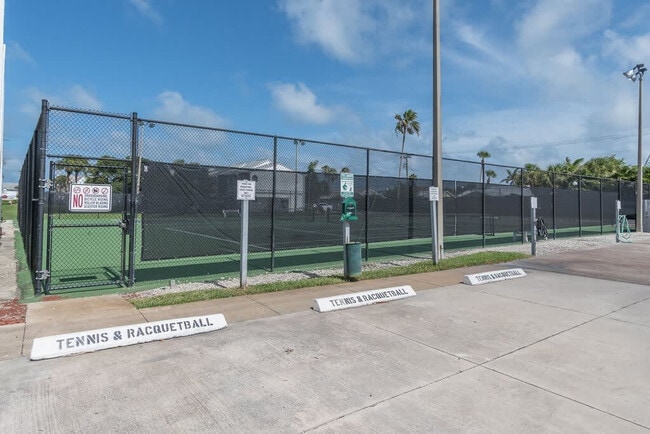 Building Photo - 516 Beach Park Ln