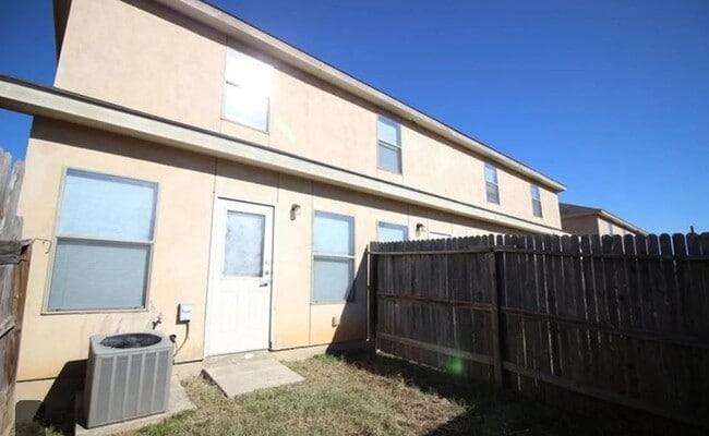 Building Photo - 10611 Mathom Landing
