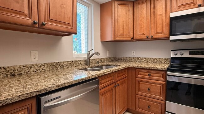 Building Photo - 1694 SE Green Acres Cir
