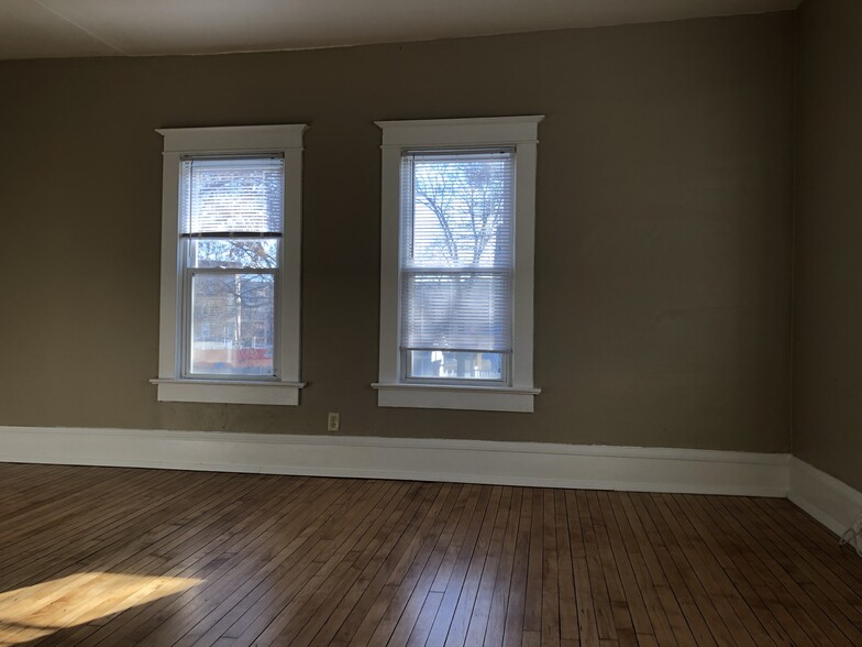 Building Photo - 1749 Wordsworth Ave