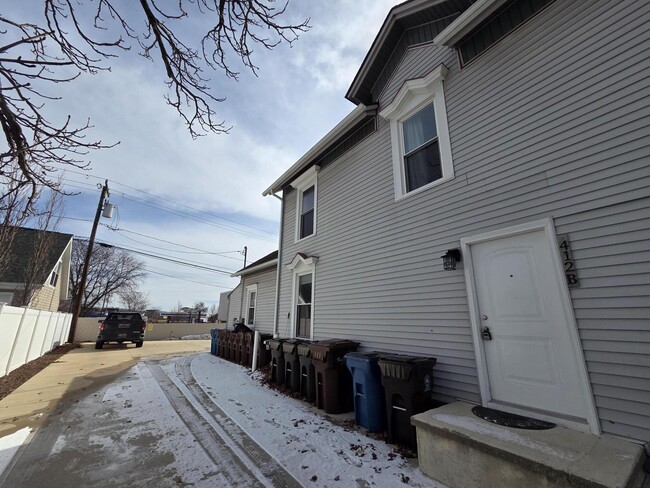 Building Photo - 412 Starkweather St