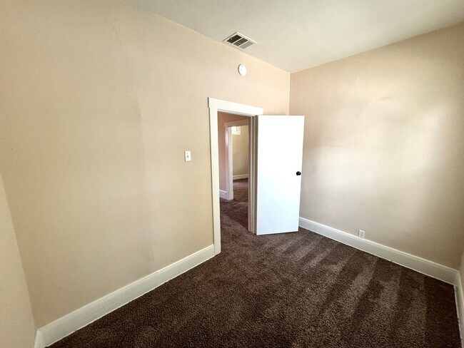 Building Photo - Old World Charm 2 bedroom / 1 bath