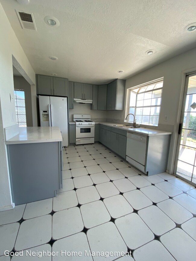 Building Photo - 4 br, 2.5 bath House - 3807 Via Escuda
