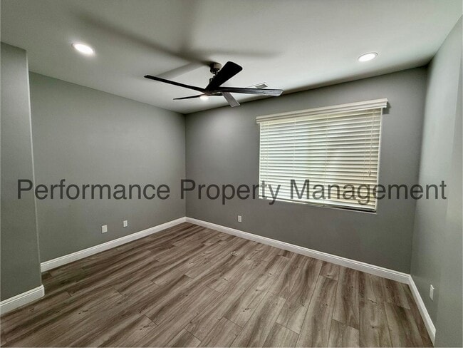 Building Photo - Stunning 4 Bed/3 Bath NW Bakersfield Home ...