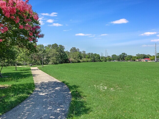 Building Photo - 2403 Bosque Dr