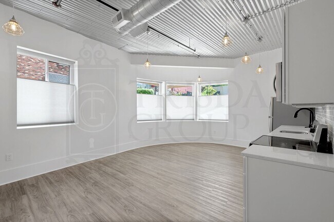 Building Photo - Avail July 15th! Stylish 1-Bedroom Apartment in Mt. Washington –2 Off Street Parking Spaces, AC, ...