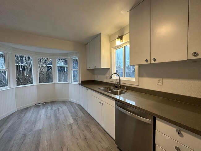 Building Photo - 1134 N Rainier Ave