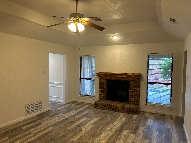 Building Photo - 801 Summit Dr