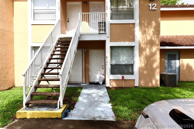 Building Photo - 8121 SW 21st Ct