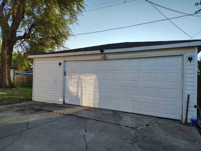 Building Photo - 434 Kenyon Ave