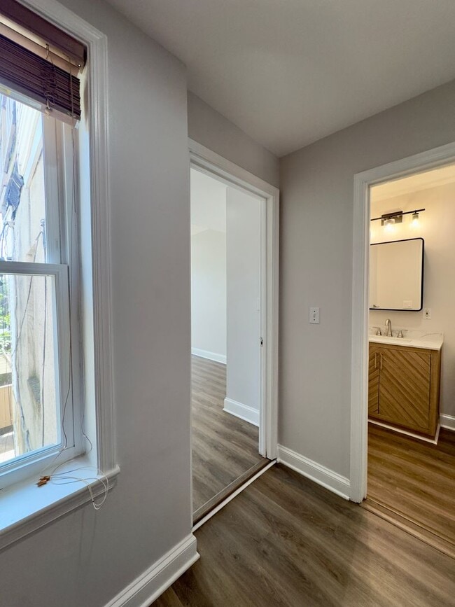 Building Photo - Beautiful 3Bed/2.5Bath Home in the City