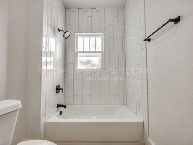 Building Photo - 811 W Wade St