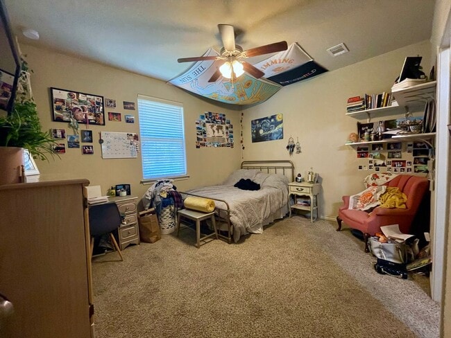 Building Photo - BEAUTIFUL 2/2.5 in Gateway Villas! August ...