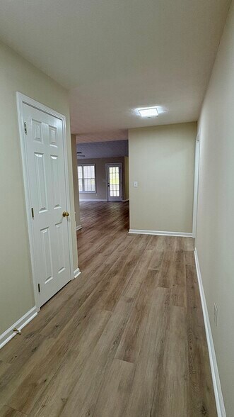 Building Photo - 2336 Pettit Dr