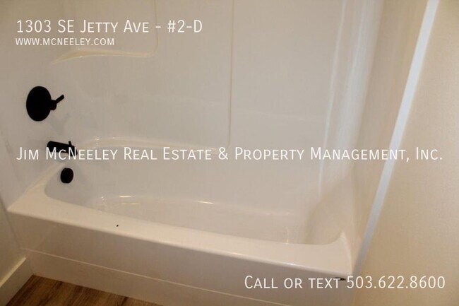 Building Photo - 1303 SE Jetty Ave