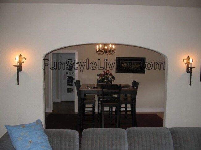 Building Photo - Charming Mediterranean Circa 1937 House