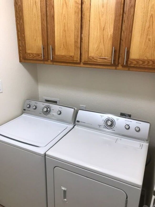 Building Photo - $1195 -Charming duplex in Pilot Point