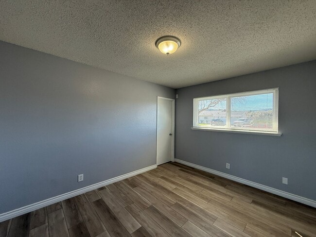 Building Photo - M12150