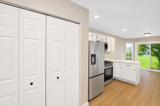 Building Photo - 651 Lancaster Cir