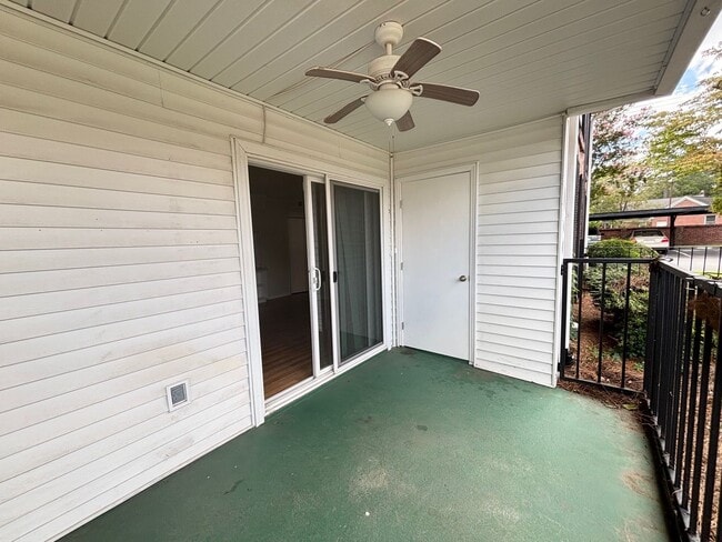 Building Photo - 2 bedroom 2 bath Condo at Carriage Hill