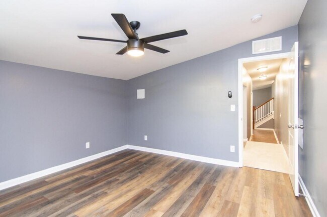 Building Photo - 3405 Pebble Dr