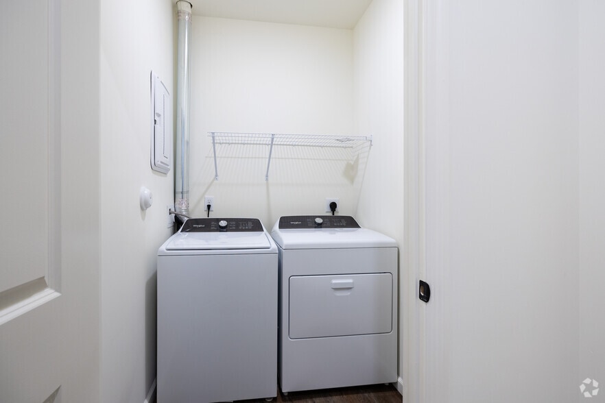 1BR, 1BA - 895SF - In-Unit Laundry - Washington Terrace