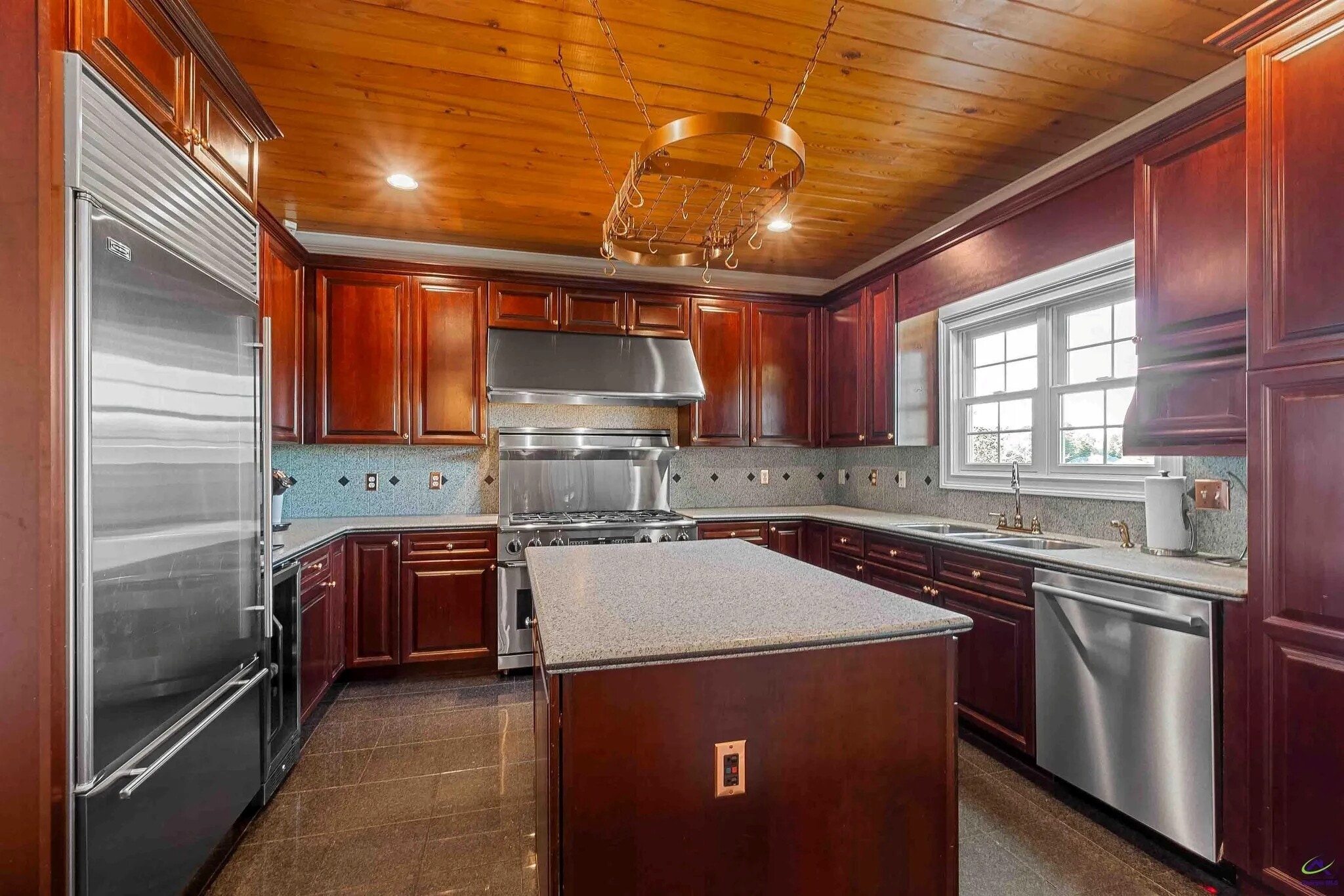 Building Photo - 154 Mossland Dr